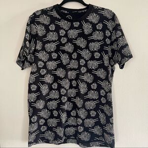 Uniqlo x KAWS x Peanuts Dust Cloud All Over Short Sleeve T-Shirt Size Medium